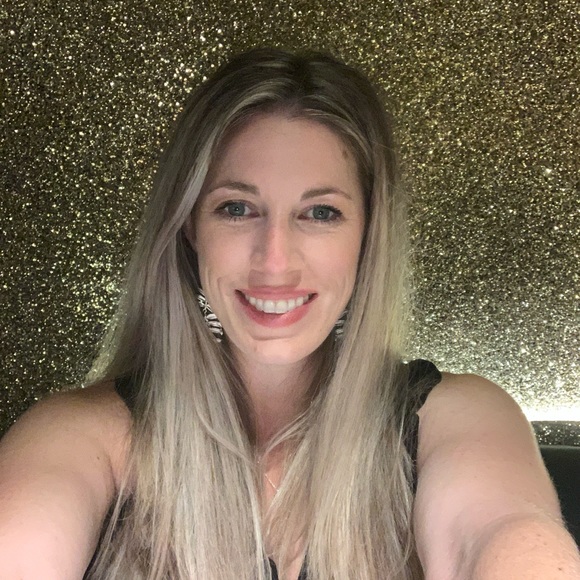 Meet your Posher, Allie - Picture 3 of 7